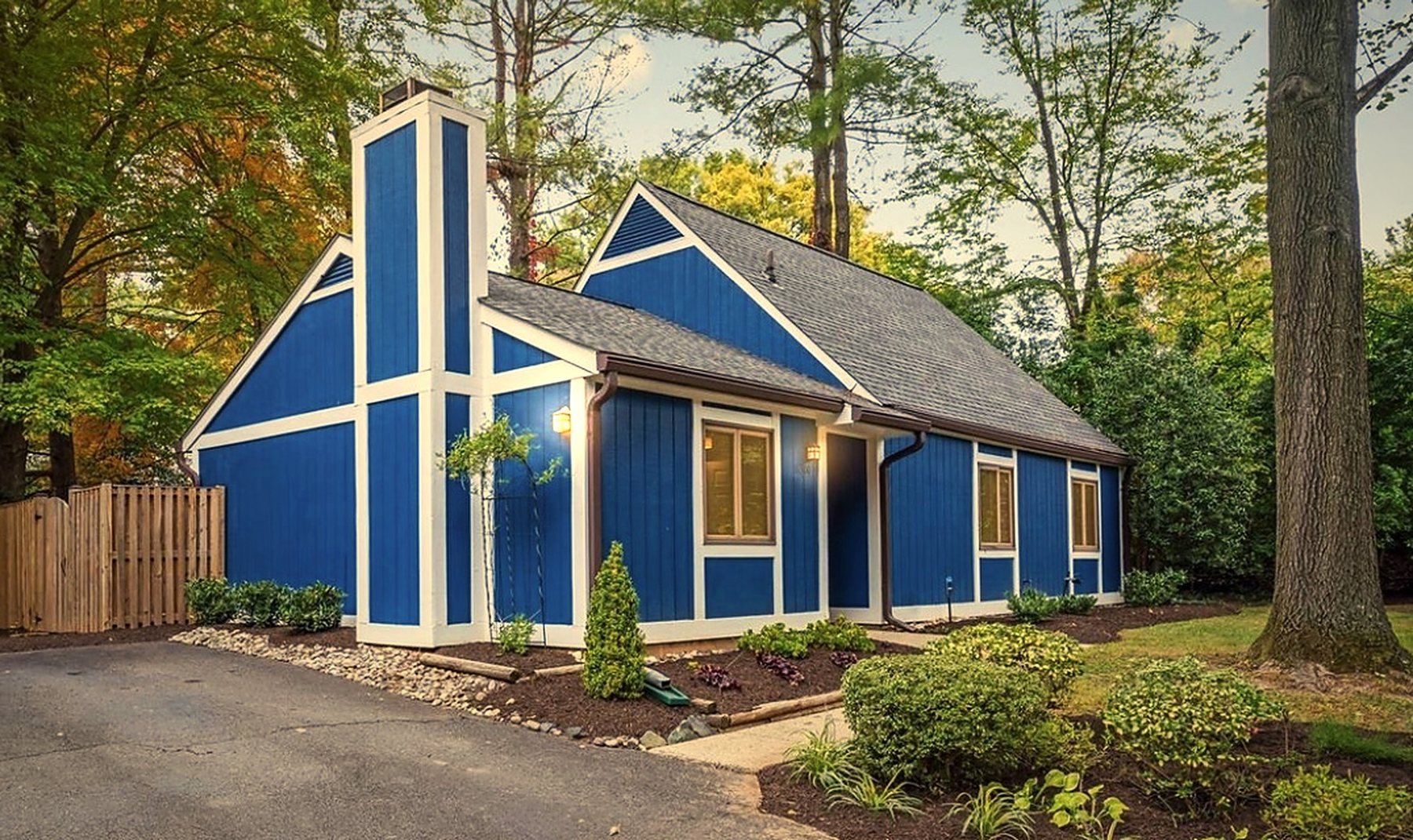 The Little Blue House, a furnished rental home in Reston, VA
