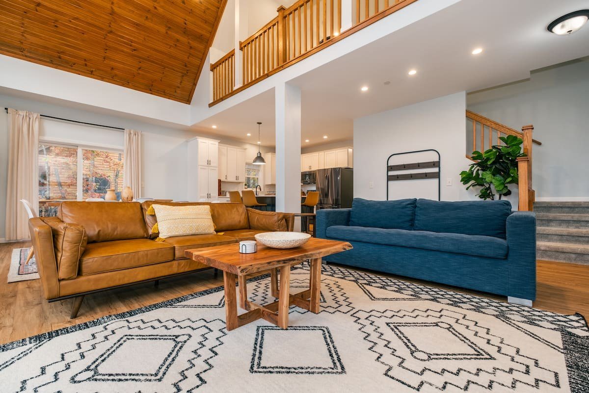 Pinetree Lodge great room with vaulted ceilings